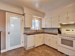 Photo 7: 1434 Lang St in VICTORIA: Vi Oaklands House for sale (Victoria)  : MLS®# 743758
