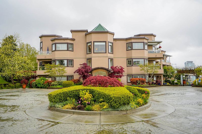 FEATURED LISTING: 402 - 78 RICHMOND Street New Westminster