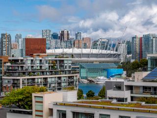 Main Photo: 1103 38 W 1ST Avenue in Vancouver: False Creek Condo for sale in "THE ONE" (Vancouver West)  : MLS®# R2730716