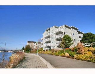 Main Photo: 306 1820 E KENT SOUTH Avenue in Vancouver: Fraserview VE Condo for sale in "PILOT HOUSE" (Vancouver East)  : MLS®# V685882
