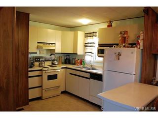 Photo 3: 36 1393 Craigflower Rd in VICTORIA: VR Glentana Manufactured Home for sale (View Royal)  : MLS®# 752982