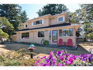 Photo 3: 2817 Murray Dr in VICTORIA: SW Portage Inlet House for sale (Saanich West)  : MLS®# 738601