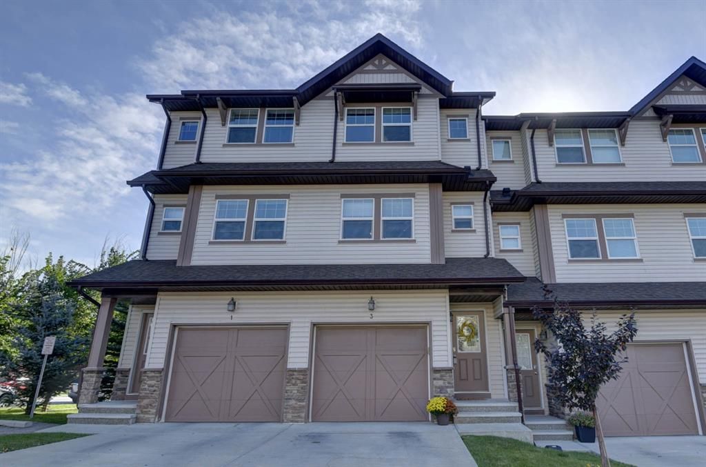 Main Photo: 3 28 Heritage Drive: Cochrane Row/Townhouse for sale : MLS®# A1258837