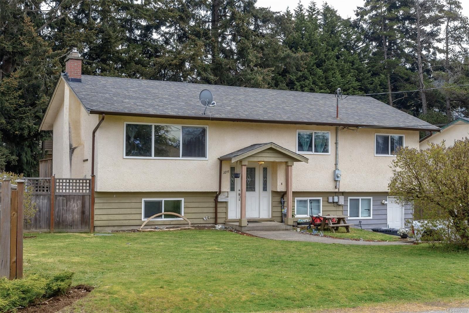 Main Photo: 3211 Willshire Dr in Langford: La Walfred House for sale : MLS®# 899982