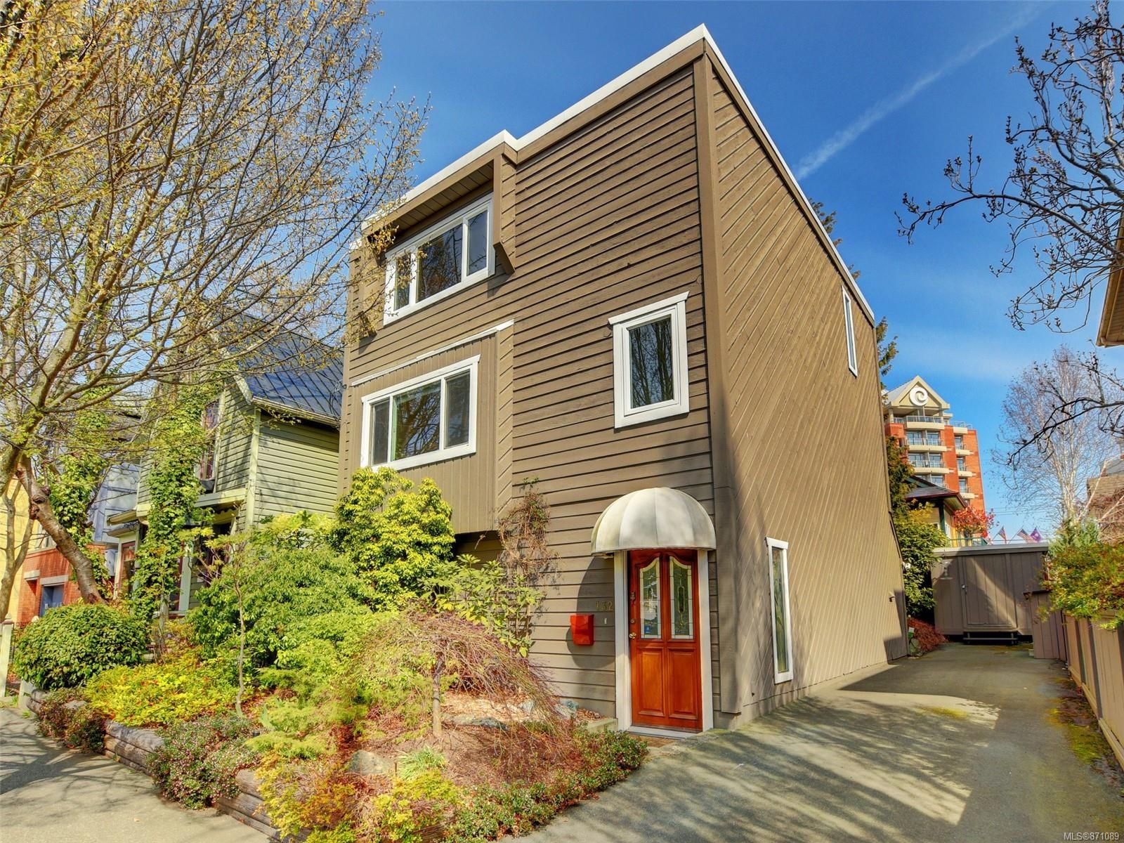 Main Photo: 132 Superior St in Victoria: Vi James Bay House for sale : MLS®# 871089