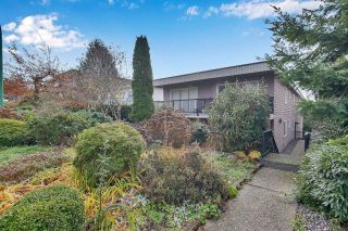 Photo 1: 3 137 E 5TH Street in North Vancouver: Lower Lonsdale Condo for sale in "Our House  (building name)" : MLS®# R2835477