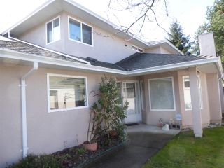 Photo 1: 152 15501 89A Avenue in Surrey: Fleetwood Tynehead Townhouse for sale in "AVONDALE" : MLS®# R2244354