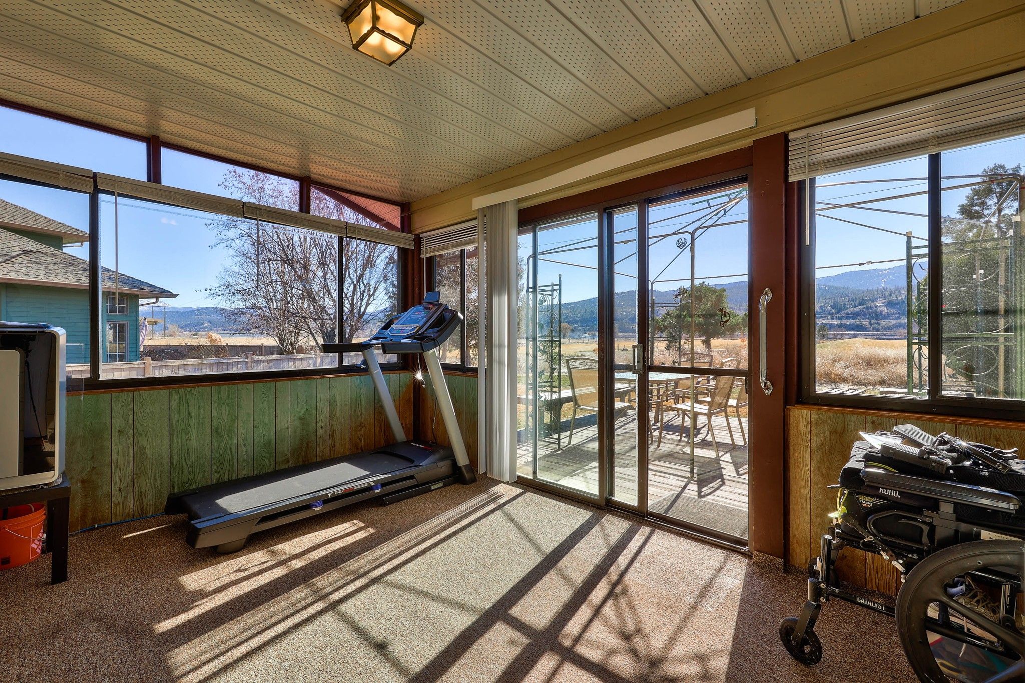 Photo 11: Photos: 3665 Navatanee Drive in Kamloops: South Thompson House for sale : MLS®# 166110