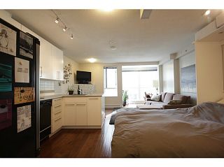 Photo 3: 710 939 HOMER Street in Vancouver: Yaletown Condo for sale in "THE PINNACLE" (Vancouver West)  : MLS®# V1005733