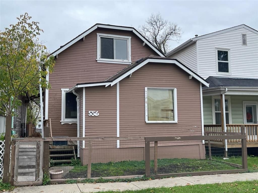 Main Photo: 556 Larsen Avenue in Winnipeg: House for sale : MLS®# 202329376