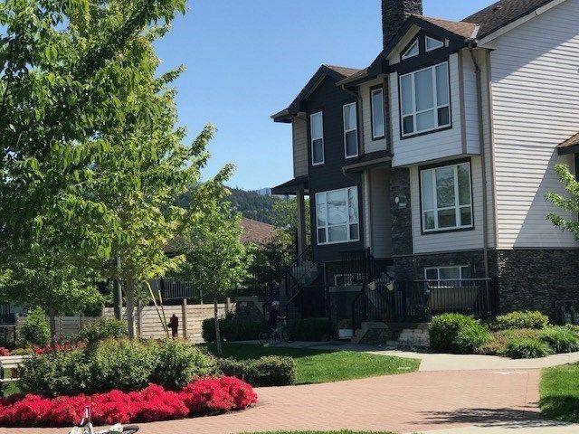 Main Photo: 2 1261 MAIN Street in Squamish: Downtown SQ 1/2 Duplex for sale in "SKYE" : MLS®# R2226107
