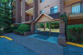 Photo 2: 136 8500 ACKROYD Road in Richmond: Brighouse Condo for sale : MLS®# R2193064