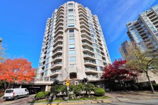 Photo 1: 803 1065 QUAYSIDE Drive in New Westminster: Quay Condo for sale in "Quayside Tower II" : MLS®# R2417737