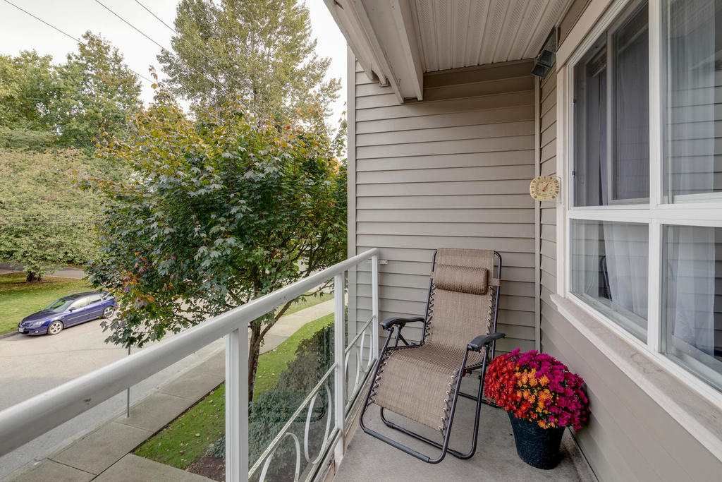 Photo 14: Photos: 202 2266 ATKINS Avenue in Port Coquitlam: Central Pt Coquitlam Condo for sale in "MAYFAIR TERRACE" : MLS®# R2312108