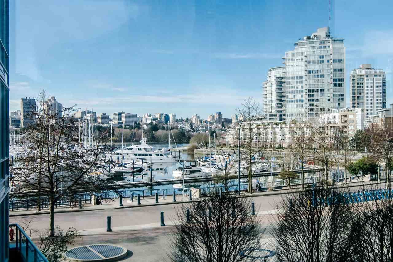 Main Photo: 306 1067 MARINASIDE Crescent in Vancouver: Yaletown Condo for sale in "QUAY WEST" (Vancouver West)  : MLS®# R2353564