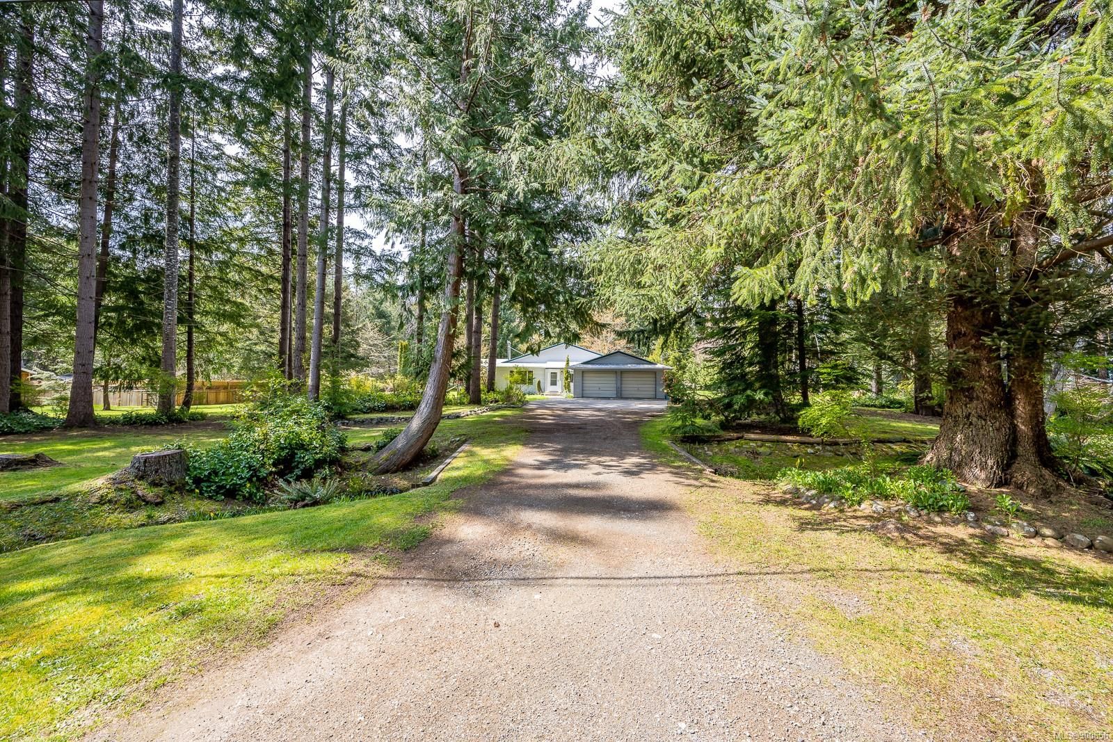 Main Photo: 5105 Mitchell Rd in Courtenay: CV Courtenay North House for sale (Comox Valley)  : MLS®# 900656