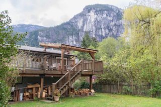 Photo 2: 37941 WESTWAY Avenue in Squamish: Valleycliffe House for sale : MLS®# R2724486