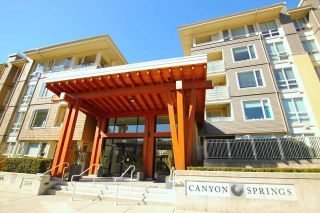 Photo 1: 318 2665 MOUNTAIN Highway in North Vancouver: Lynn Valley Condo for sale in "CANYON SPRINGS" : MLS®# R2381285
