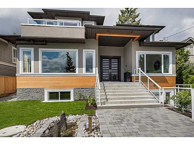Main Photo: 1337 Haywood Avenue in West Vancouver: Ambleside House for sale : MLS®# v1065887