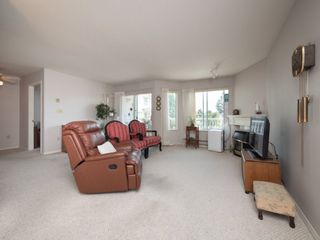 Photo 3: 202 5363 206 Street in Langley: Langley City Condo for sale in "Park Estates II" : MLS®# R2188125