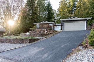Photo 1: 665 FORESTHILL Place in Port Moody: North Shore Pt Moody House for sale : MLS®# R2871539