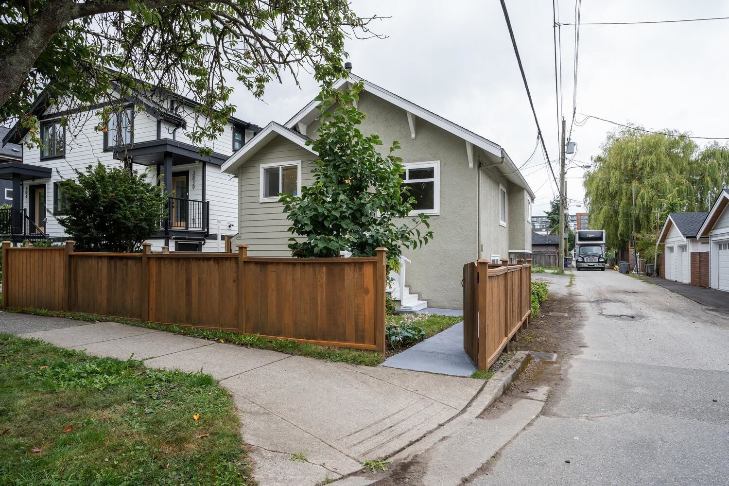 Main Photo: 3833 ST. CATHERINES Street in Vancouver: Fraser VE House for sale (Vancouver East)  : MLS®# R2806474