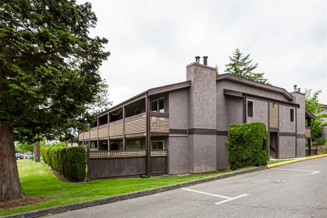 Main Photo: 1322 34909 OLD YALE Road in Abbotsford: Abbotsford East Townhouse for sale in "The Gardens" : MLS®# R2372454