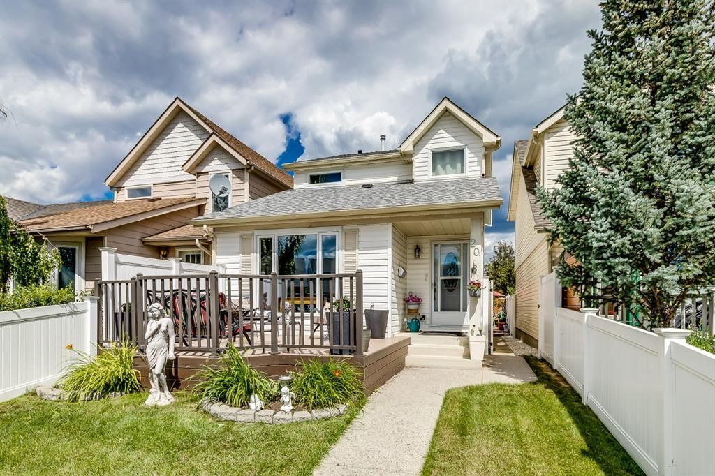 Main Photo: 20 Woodmont Green SW in Calgary: Woodbine Detached for sale : MLS®# A1252357