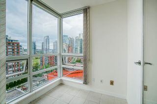 Photo 13: 1801 1201 MARINASIDE Crescent in Vancouver: Yaletown Condo for sale in "The Peninsula" (Vancouver West)  : MLS®# R2373900