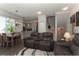 Photo 4: 113 19433 68 Avenue in Surrey: Clayton Townhouse for sale in "The Grove" (Cloverdale)  : MLS®# R2303599