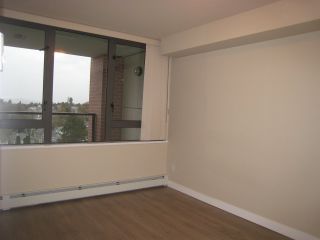 Photo 3: 808 2689 KINGSWAY in Vancouver: Collingwood VE Condo for sale in "SKYWAY TOWER" (Vancouver East)  : MLS®# R2041971