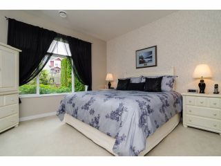 Photo 11: 49 15188 62A Avenue in Surrey: Sullivan Station Townhouse for sale in "Gillis Walk" : MLS®# F1413374