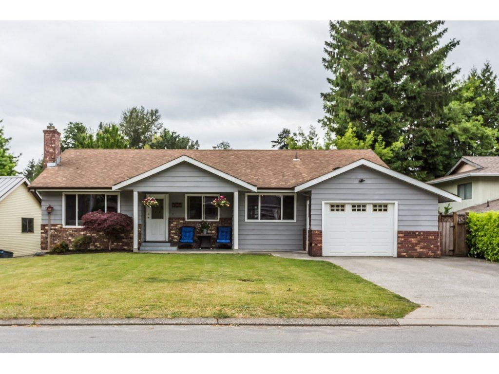 Main Photo: 3633 BURNSIDE Drive in Abbotsford: Abbotsford East House for sale in "SANDY HILL" : MLS®# R2274309