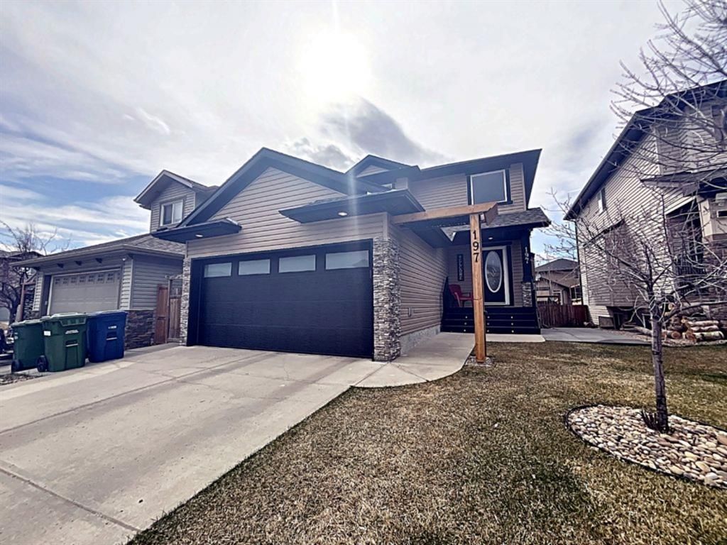 Main Photo: 197 Prairie Springs Crescent SW: Airdrie Detached for sale : MLS®# A1215317
