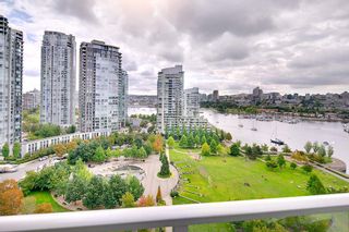 Photo 3: 1806 638 BEACH Crescent in Vancouver: Yaletown Condo for sale in "ICON" (Vancouver West)  : MLS®# R2642420