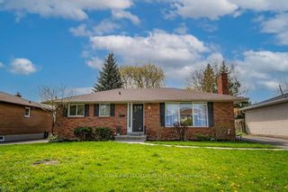Photo 1: 19 Maple Crescent in Kawartha Lakes: Lindsay House (Bungalow) for sale : MLS®# X8297082