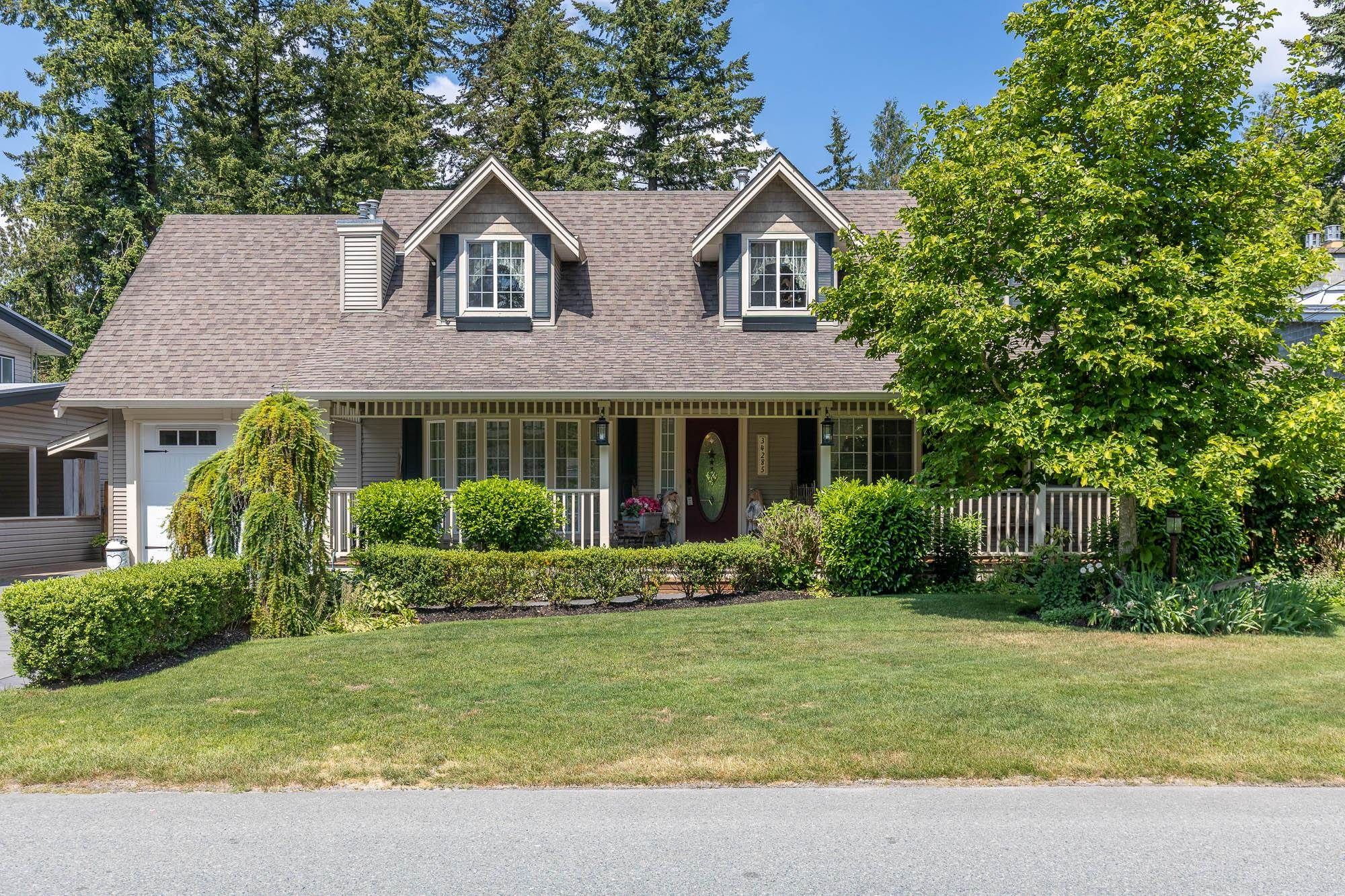 Main Photo: 34285 LARCH Street in Abbotsford: Central Abbotsford House for sale : MLS®# R2784024