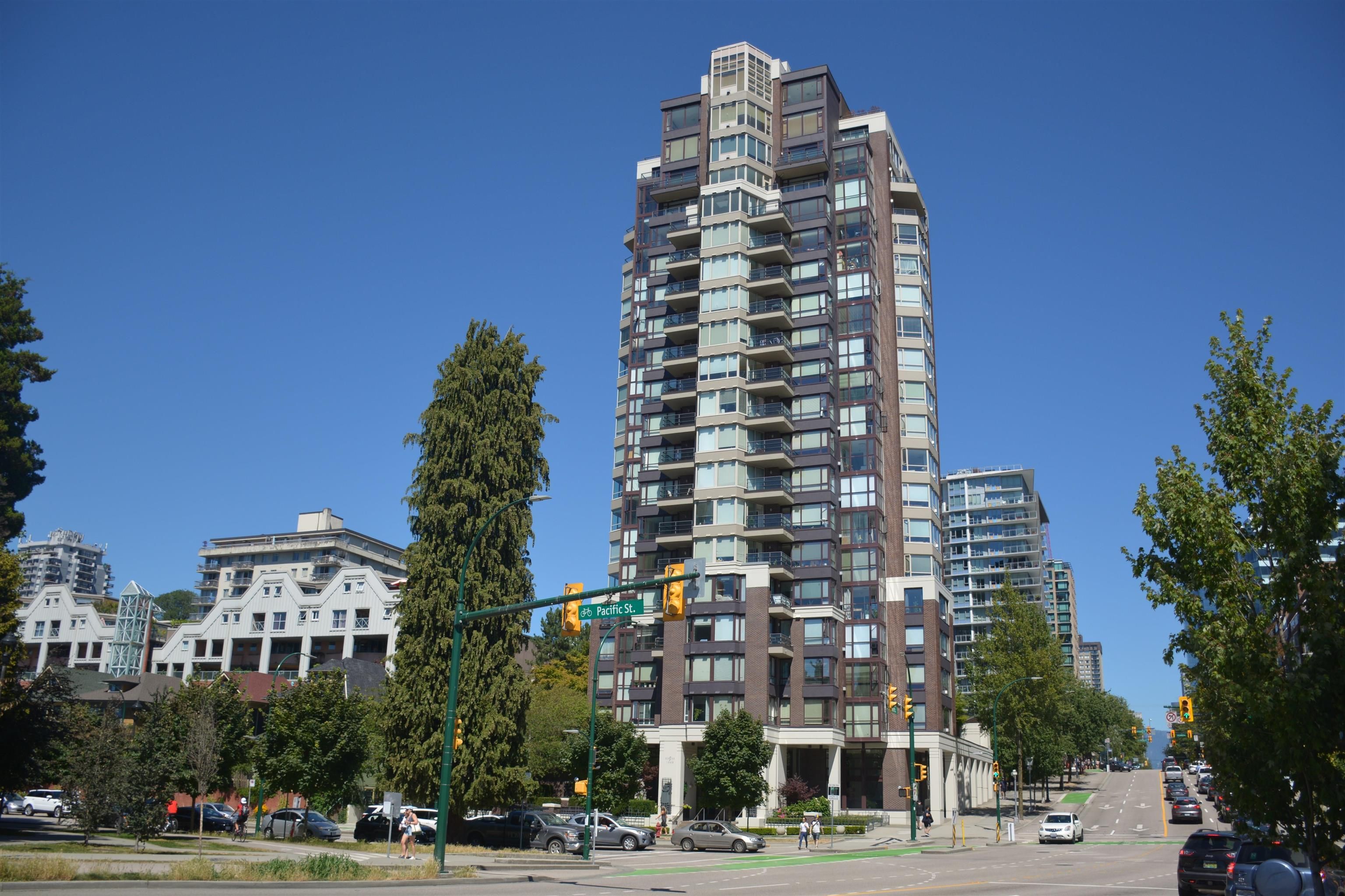 Main Photo: 905 1003 PACIFIC Street in Vancouver: West End VW Condo for sale in "Seastar" (Vancouver West)  : MLS®# R2713412