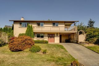 Photo 2: 3991 Arlene Pl in Victoria: Vi Burnside House for sale (Saanich West)  : MLS®# 922504