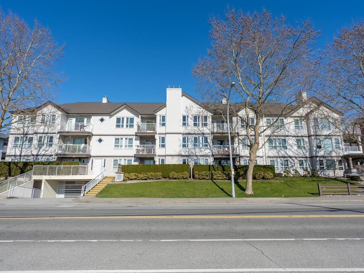 Main Photo: 105 17727 58 Avenue in Surrey: Cloverdale BC Condo for sale in "Shannon Gate at Derby Downs" (Cloverdale)  : MLS®# R2660048