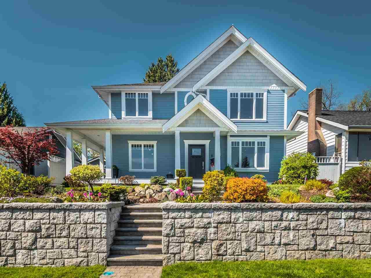 Main Photo: 905 LAUREL Street in New Westminster: The Heights NW House for sale : MLS®# R2570711