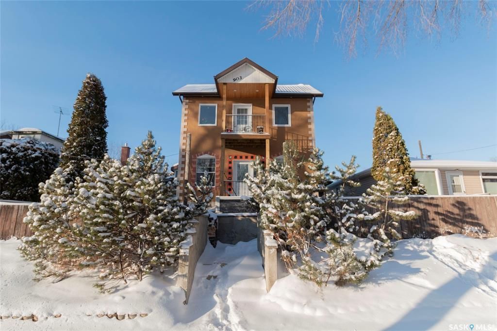 Main Photo: 903 H Avenue South in Saskatoon: Riversdale Residential for sale : MLS®# SK915056
