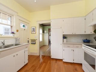 Photo 8: 1007 Amphion St in Victoria: Vi Fairfield East House for sale : MLS®# 873825