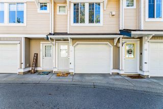 Photo 3: 61 6533 121 Street in Surrey: West Newton Townhouse for sale in "STONEBRIAR" : MLS®# R2827275