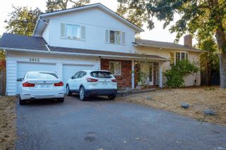 Main Photo: 2025 Cedar Hill Cross Rd in Oak Bay: OB Henderson House for sale : MLS®# 917594