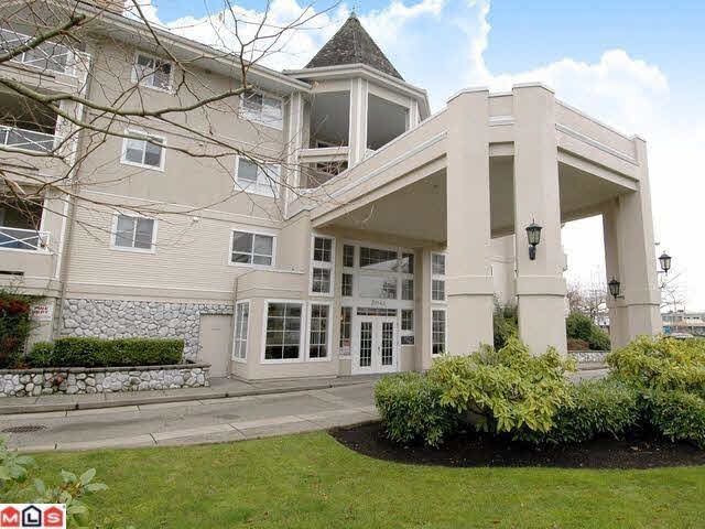 Main Photo: 108 20145 55A Avenue in Langley: Langley City Condo for sale in "BLACKBERRY LANE III" : MLS®# F1431175