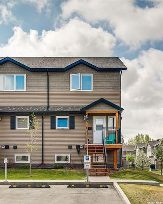 Photo 1: 812 110 Shillington Crescent in Saskatoon: Blairmore Residential for sale : MLS®# SK773464