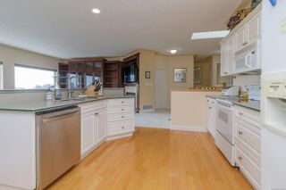 Photo 10: 3385 Haida Dr in Colwood: Co Triangle House for sale : MLS®# 876251