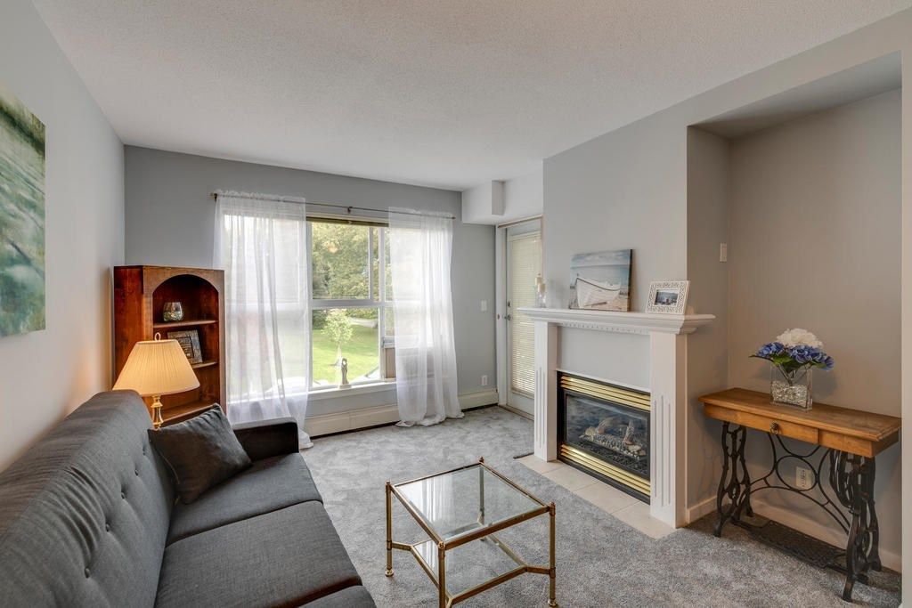 Photo 5: Photos: 202 2266 ATKINS Avenue in Port Coquitlam: Central Pt Coquitlam Condo for sale in "MAYFAIR TERRACE" : MLS®# R2312108