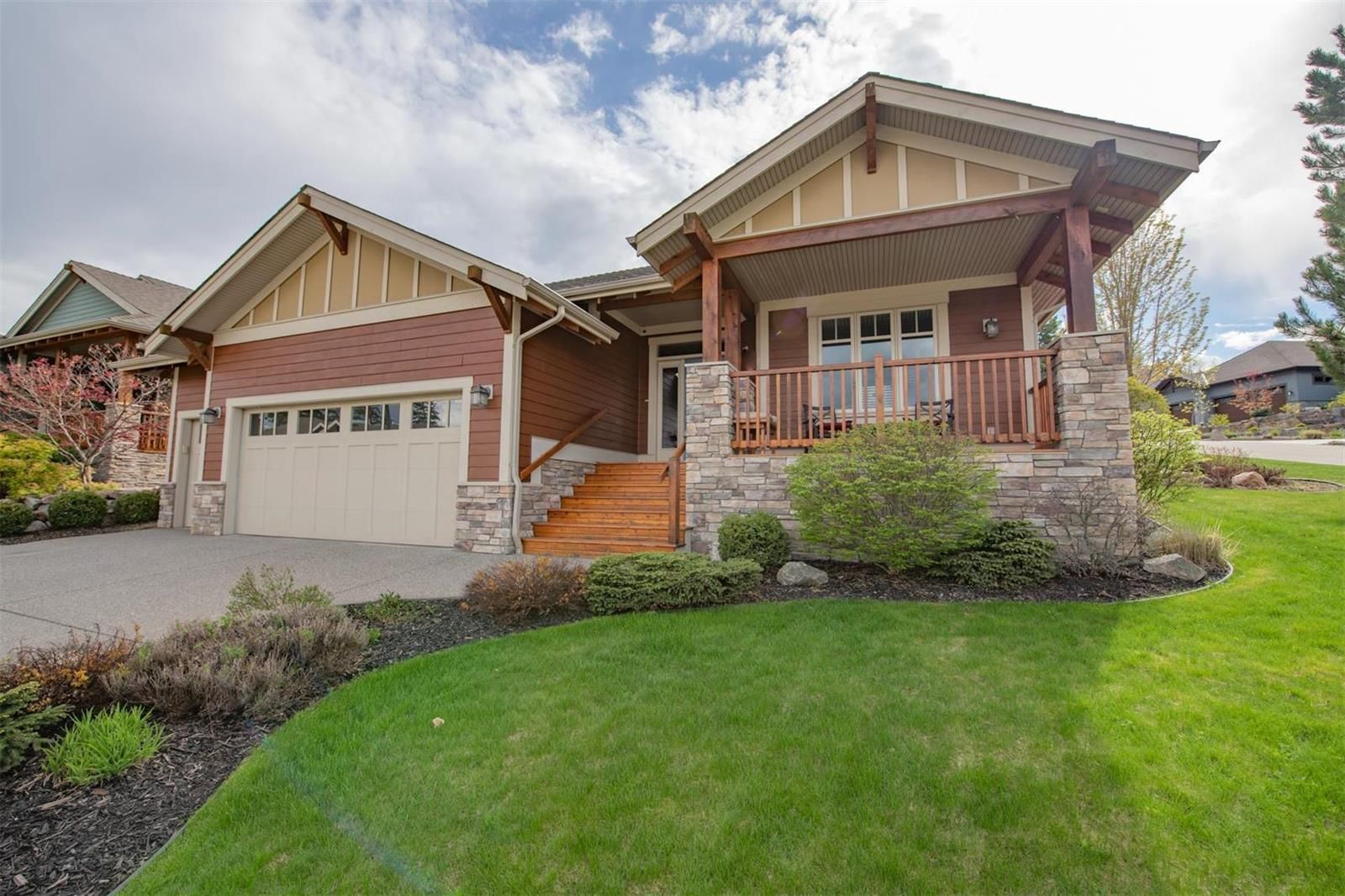 Main Photo: 444 Longspoon Drive, in Vernon: House for sale : MLS®# 10273776
